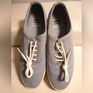 KEDS READY TO WEAR LT. BLUE CANVAS SNEAKERS WITH RUBBER SOLES 9 1/2 USA